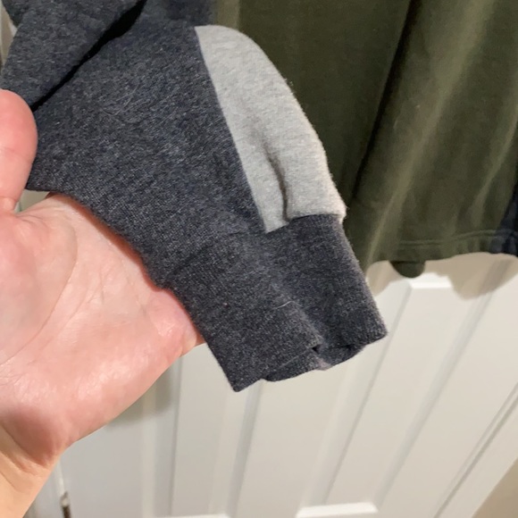 PINK Victoria’s Secret green pullover - Picture 4 of 7